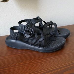 Black Chacos ZX/2 Vibram sole Toe Strap Sandals
